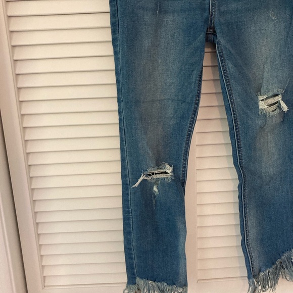 Women's Free People  Distressed Blue Jeans Flayed Hem Stretch Fabric Size 27 - Picture 5 of 9